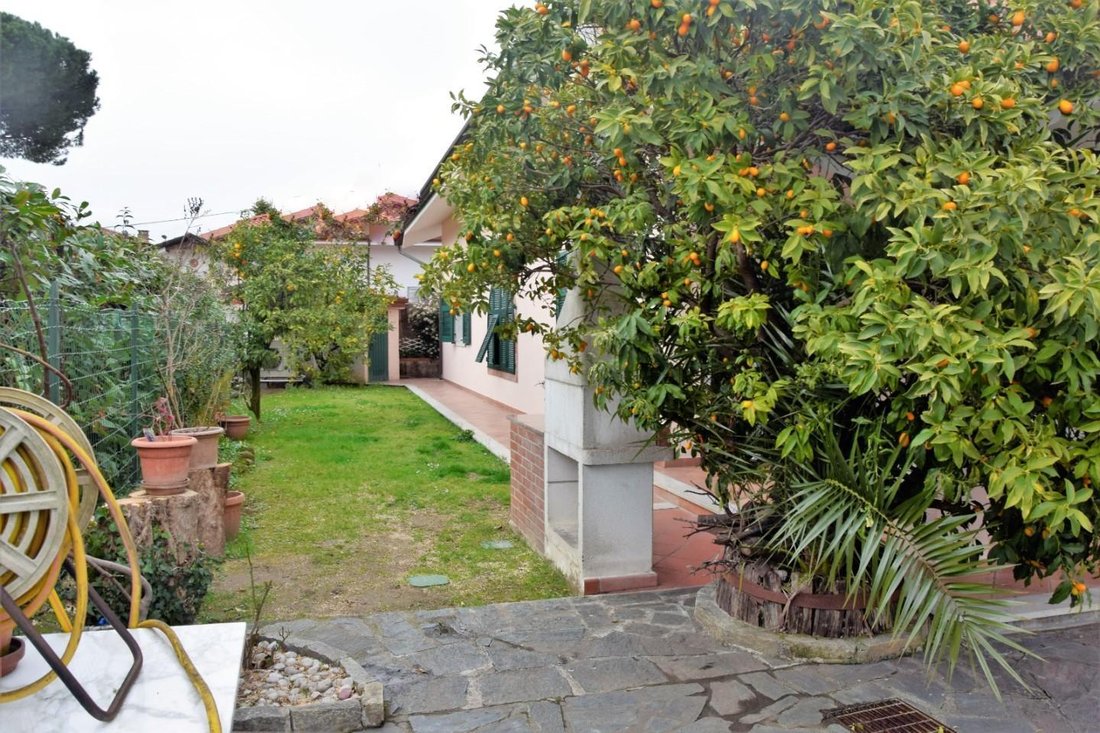 Villa in Avenza, Marina di Carrara, Tuscany 2 - 12854455