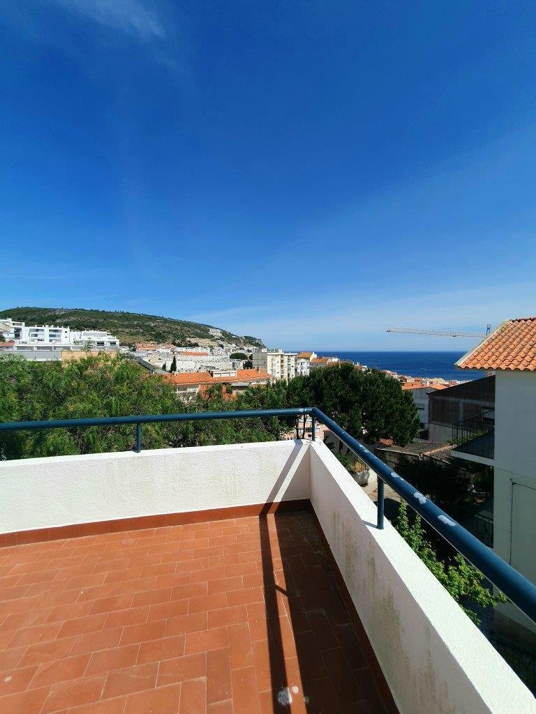 Sesimbra Villa T4+2 With Garden And Sea View In Sesimbra, Setubal