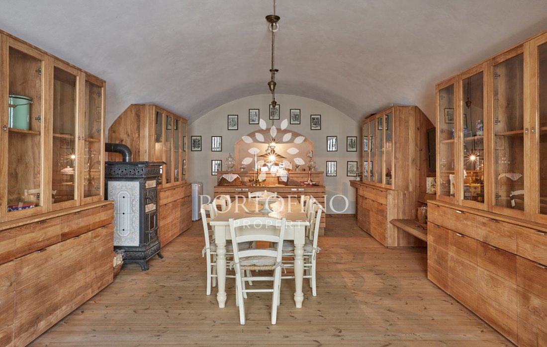 Forte Tortagna: A Whisper of Liguria’s Golden Past, Reborn - 5