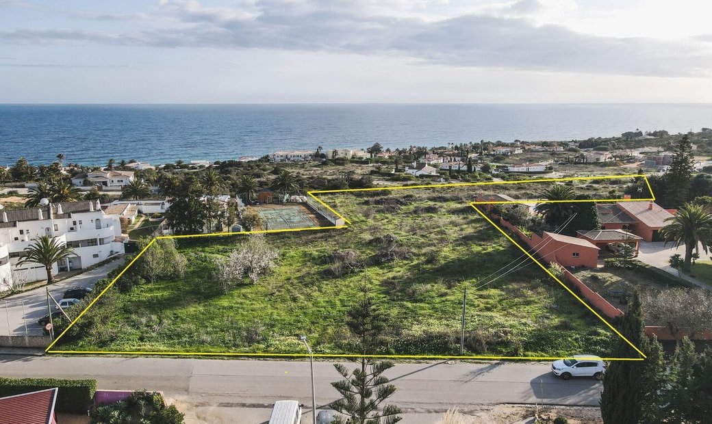 Plot With 7.080sqm With Sea View In Montinhos Da Luz In Luz, Algarve
