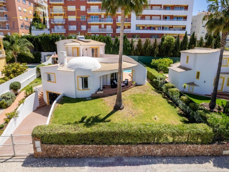 Villa With Swimming Pool 350 Meters From In Armação De Pêra, Algarve, Portugal For Sale (12637301)