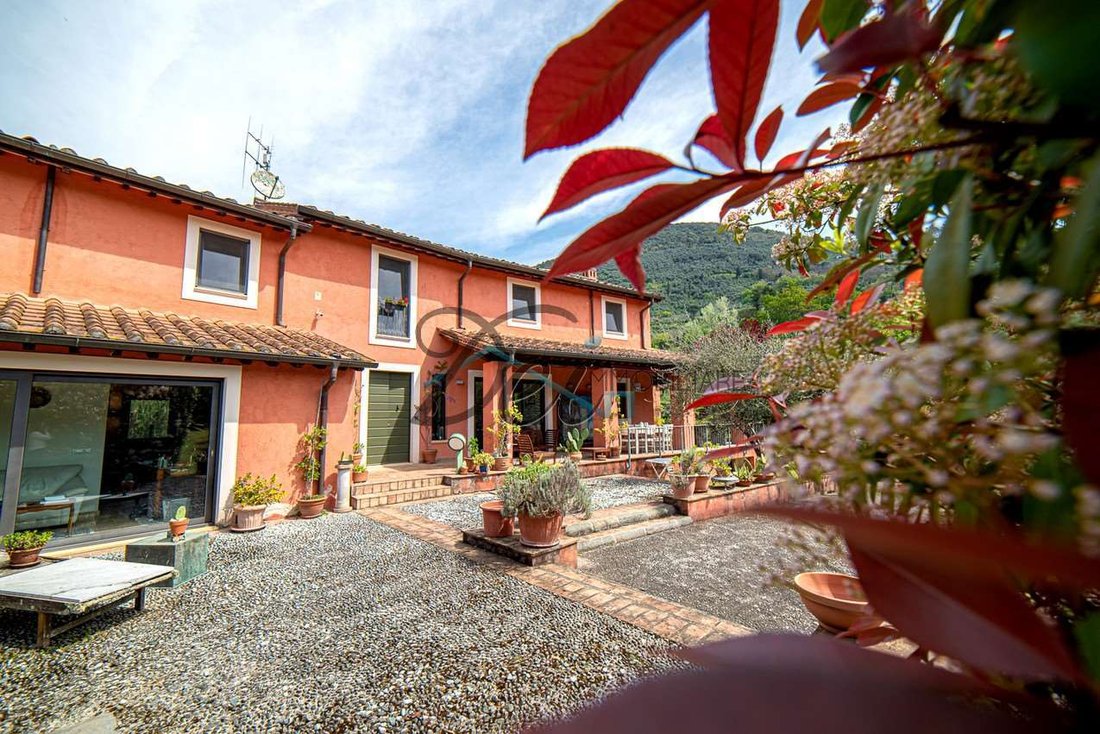 Estate in Camaiore, Tuscany, Italy 1 - 12865439