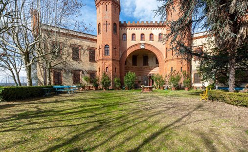 Schloss in Baldissero d'Alba, Piemont, Italien 1