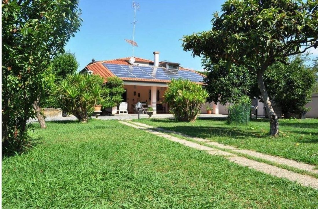 Villa in Avenza, Marina di Carrara, Tuscany 1 - 12865476