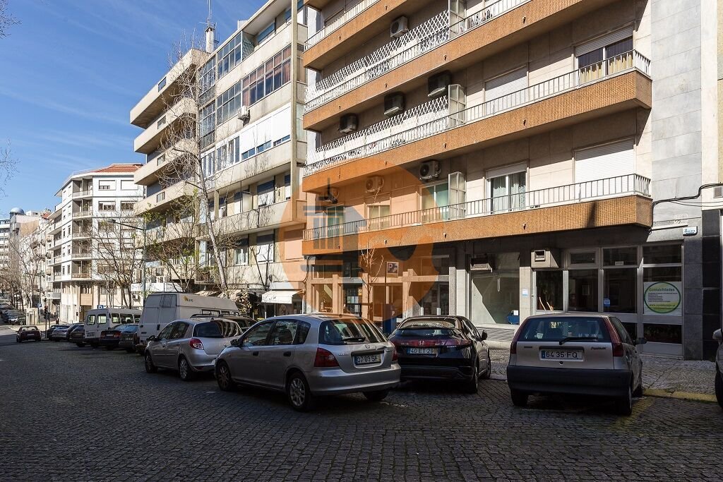 Space Used With 550 M 2 For Offices In Lisbon, Lisbon