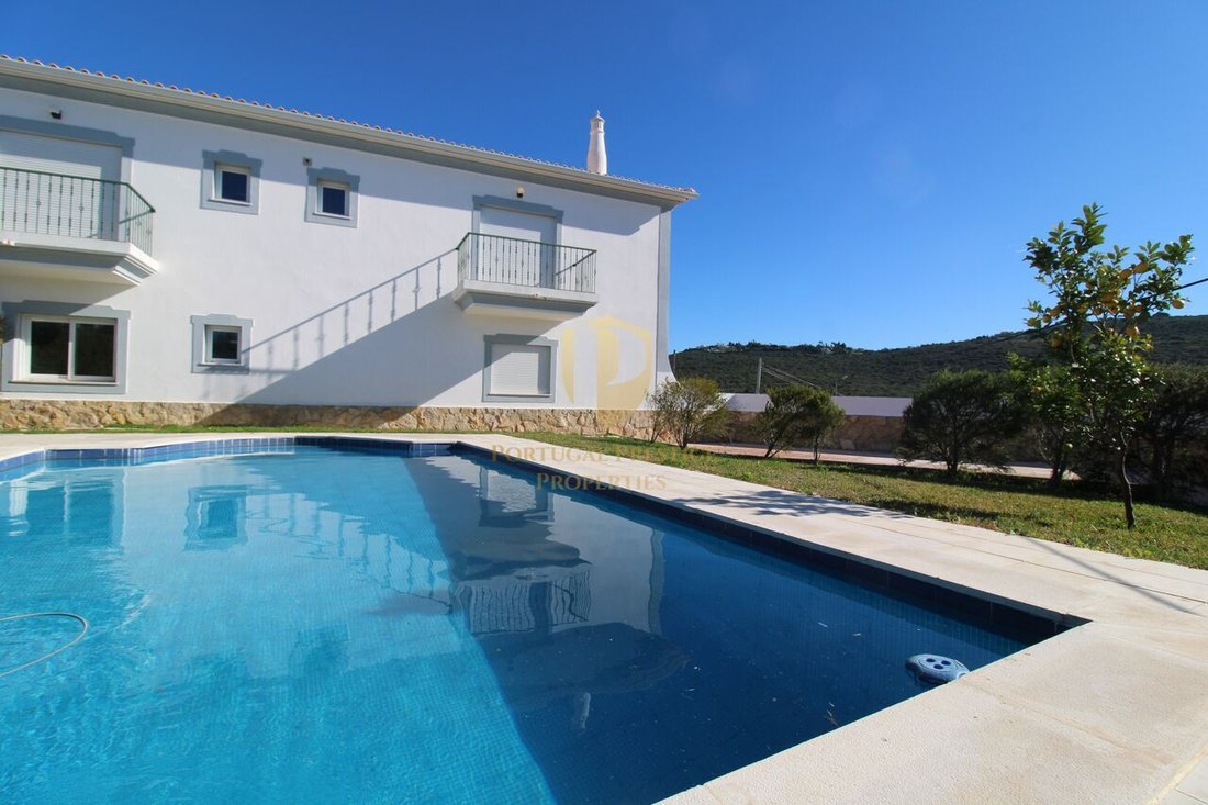 The V4 Semi Detached Villas, Located In A Luxury In Loulé, Algarve