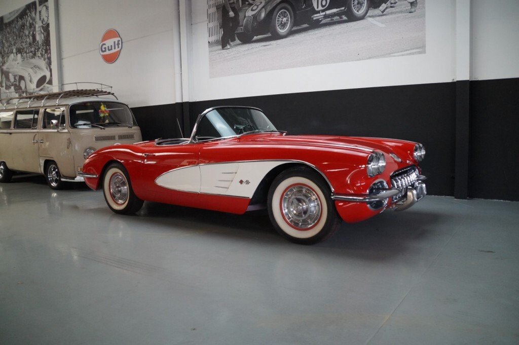 Cabriolet in Etten-Leur, North Brabant, Netherlands 1 - 12868121