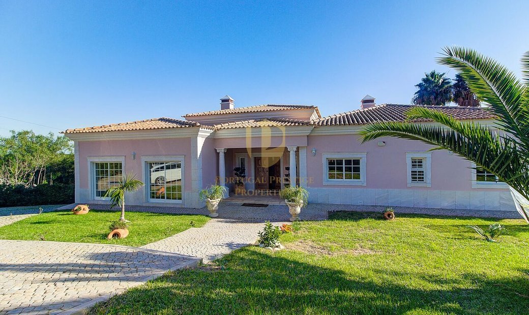 This Is Your Dream Home! A 4 Bedroom, In Moncarapacho, Algarve