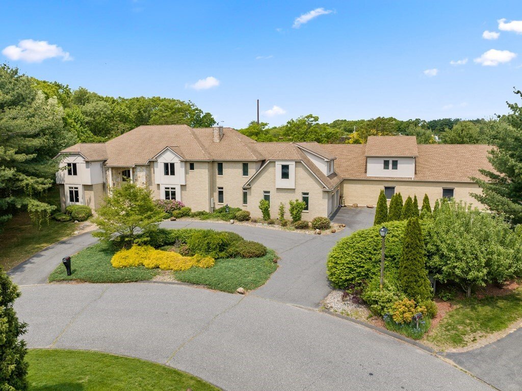 7 Bedrooms Single Family Detached In Longmeadow, Massachusetts, United
