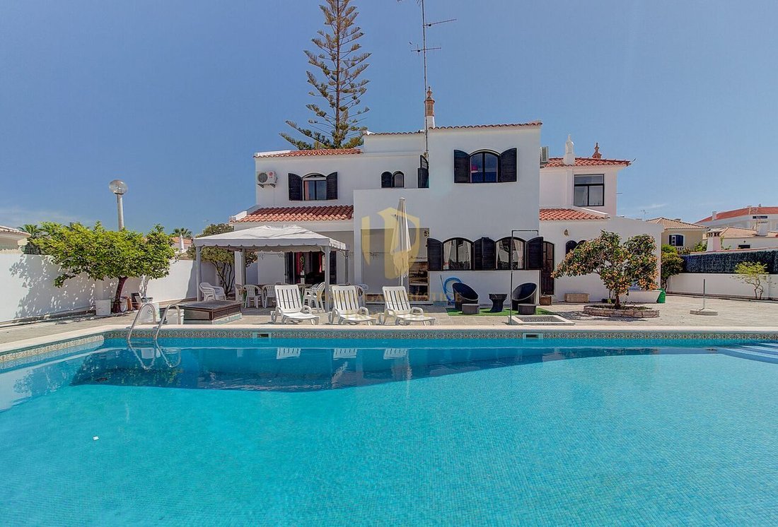 Luxury 5 Bedroom Villa With Large Pool For Sale In In Altura, Algarve