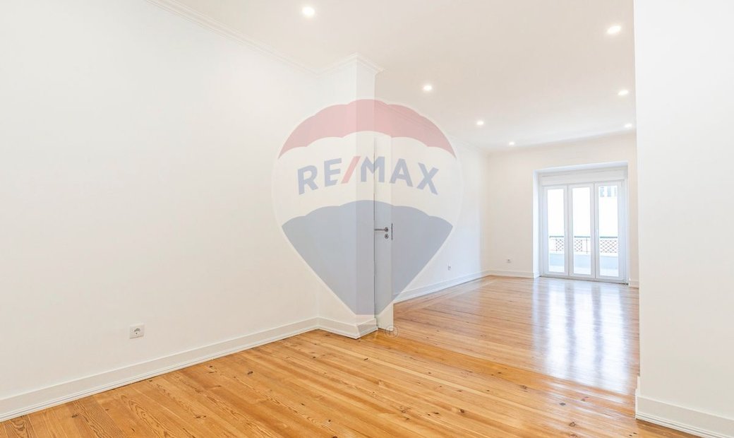 Condo/Apartment T3 For Sale In Areeiro, Lisboa In Lisbon, Lisbon