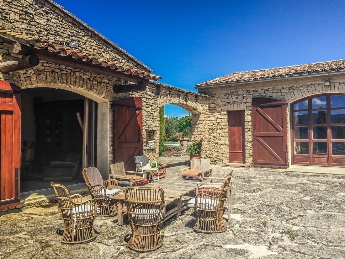 House in Gordes, Provence-Alpes-Côte d'Azur, France 2 - 12867547