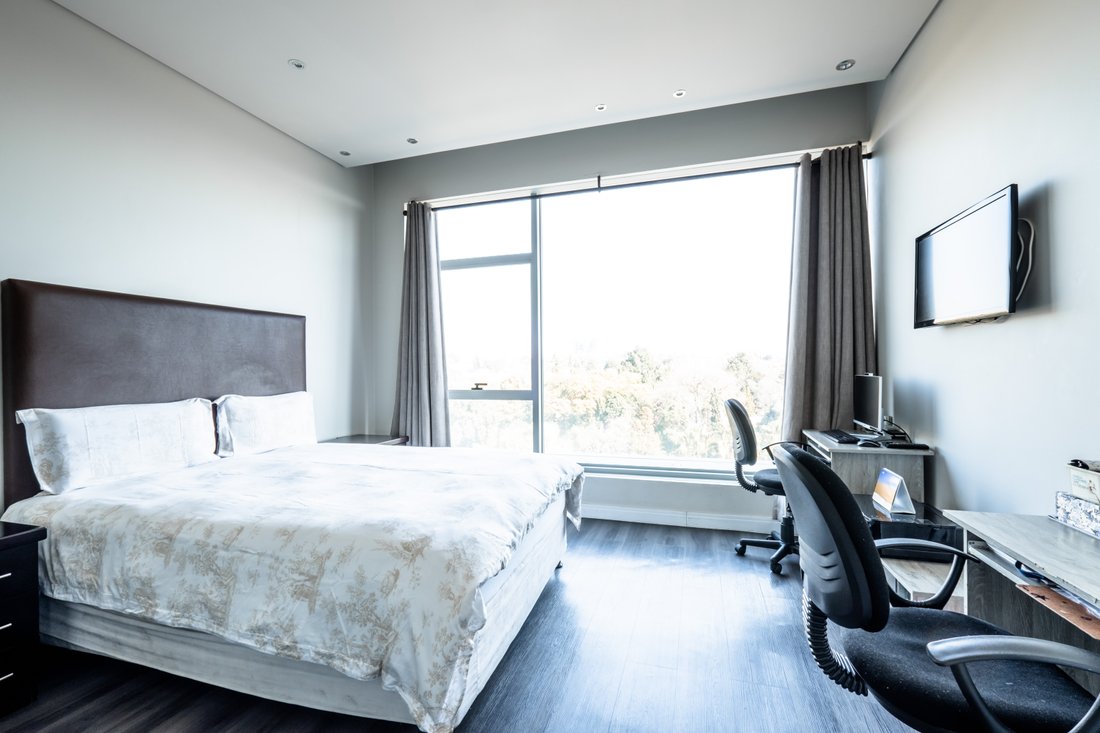 Extraordinary And Glamorous Sandton Living In Sandton, South Africa For