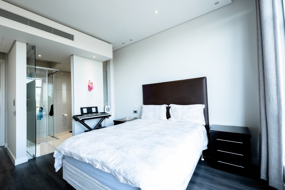 Extraordinary And Glamorous Sandton Living In Sandton, South Africa For