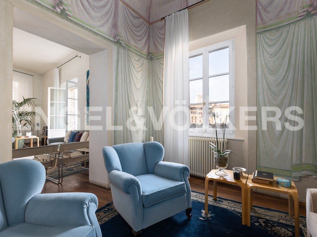 Elegant Apartment In Piazza Del Campo In Siena, Tuscany, Italy For Sale
