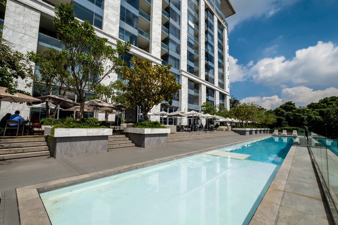 Extraordinary And Glamorous Sandton Living In Sandton, South Africa For
