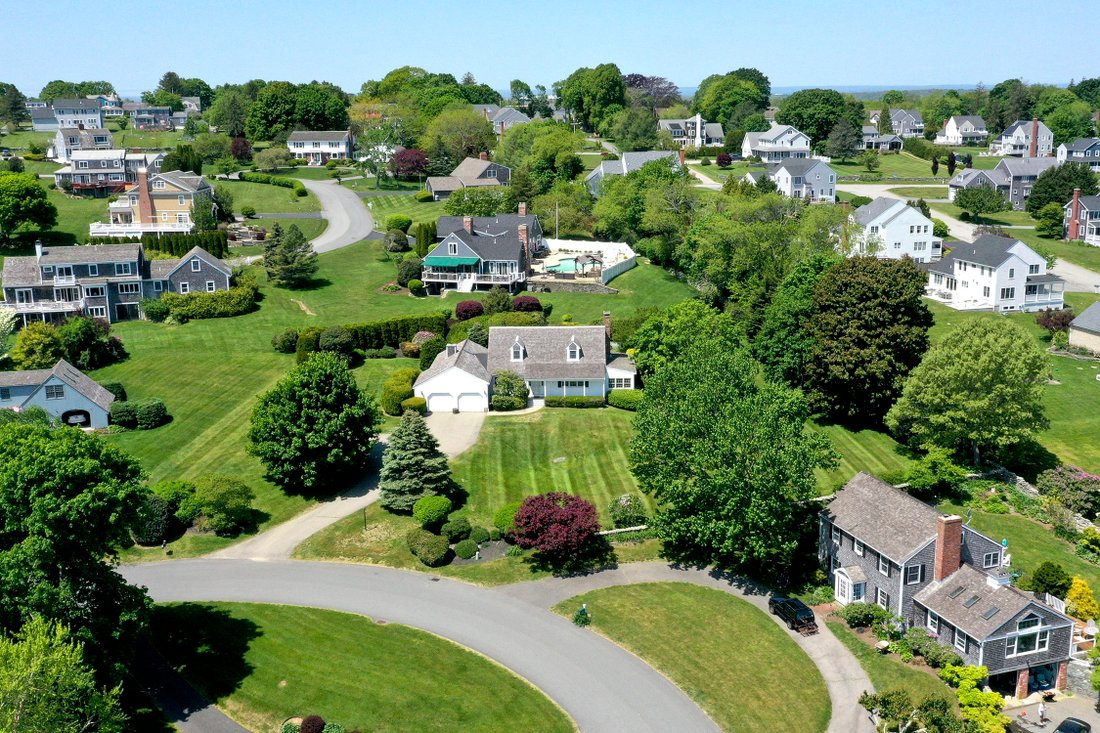 Sea Meadow Cape In Portsmouth, Rhode Island, United States For Sale