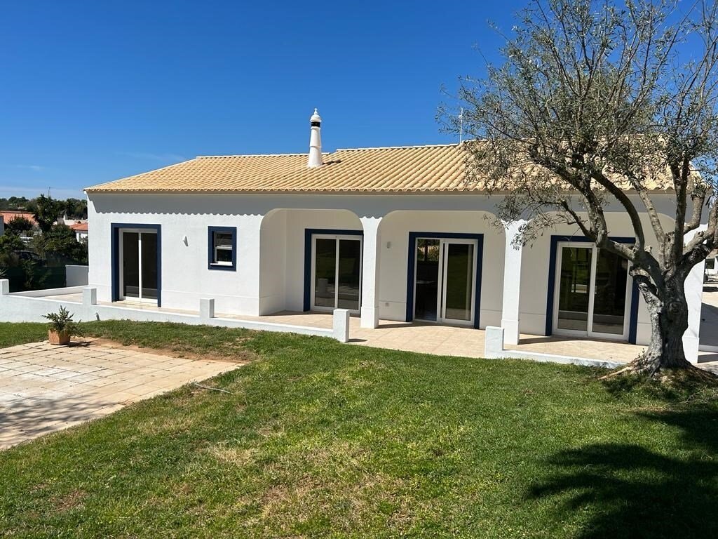 Villa in Carvoeiro, Algarve, Portugal 3 - 12869732