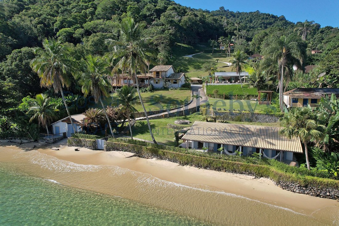 Beachfront House With A Swimming In Vila Velha, State Of Rio De Janeiro