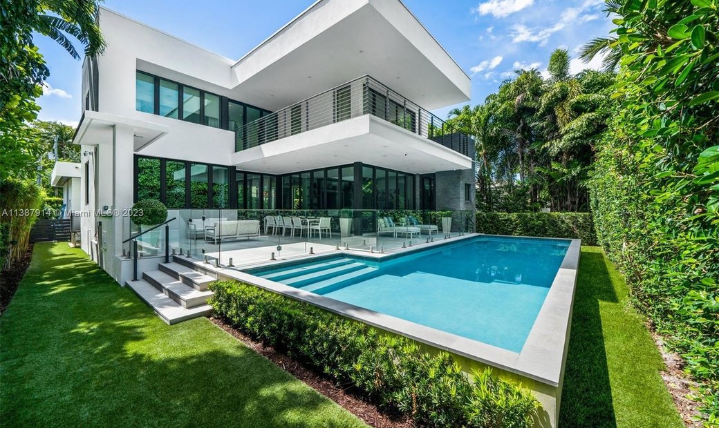 5 Bedrooms Single Family Detached In Miami Beach, Florida, United ...