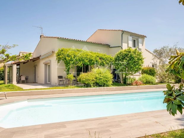 Luxury homes for sale in Manosque, Provence-Alpes-Côte d'Azur, France ...