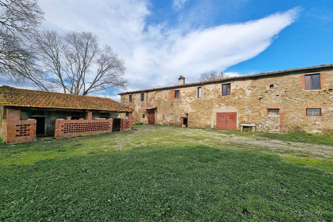 Country House in Monte San Savino, Tuscany, Italy 4 - 12870964
