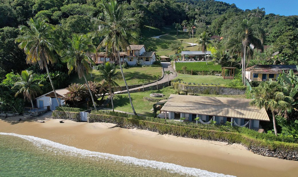 Beachfront House With A Swimming In Vila Velha, State Of Rio De Janeiro