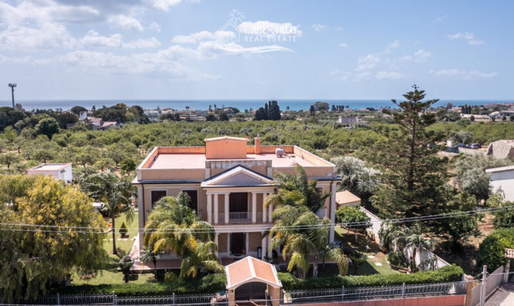 Siracusa Villa In Chiusa Di Carlo, Sicily, Italy For Sale (12872651)