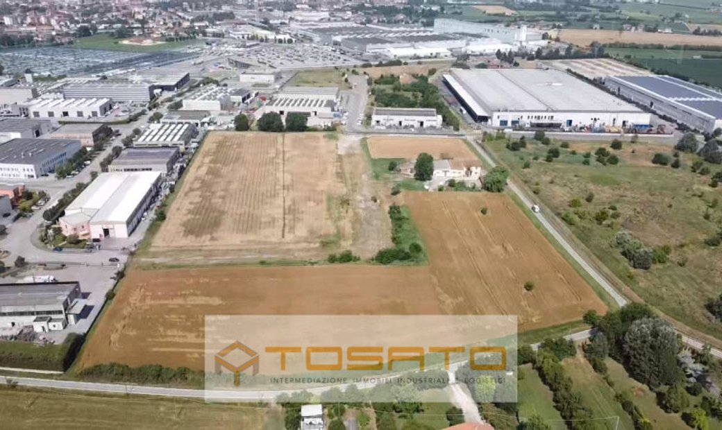 Verona Land In Suzzara, Lombardy, Italy For Sale (12872645)