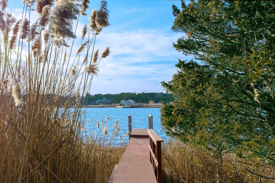 Quogue Village Estate Area Rare Waterfront In Quogue, New York, United