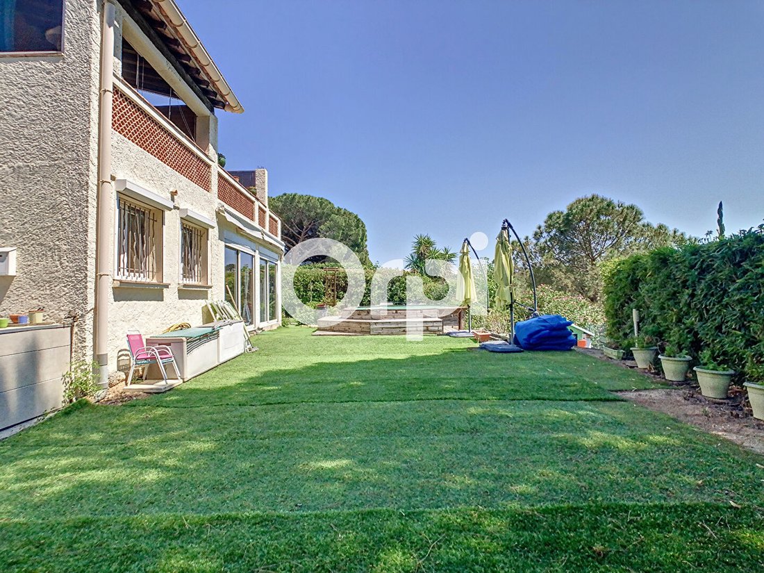 House in Ville-Les Saquedes-Le Bouillonnet, Sainte-Maxime, France 1 - 12877176