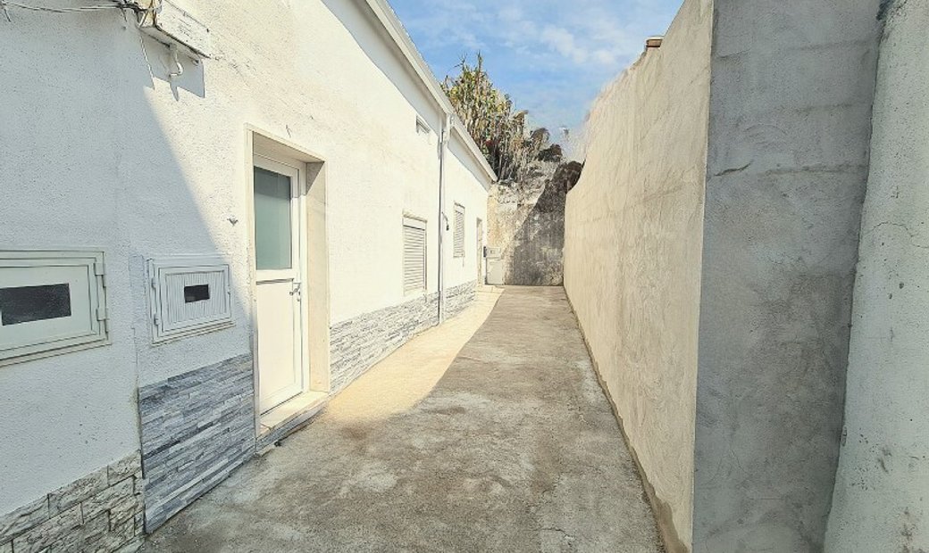 House V3, Used, In Ajuda/Lisbon In Lisbon, Lisbon, Portugal For Sale