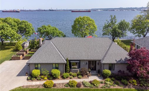 House in Burlington, Ontario, Canada 1