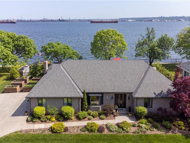 House in Burlington, Ontario, Canada 1