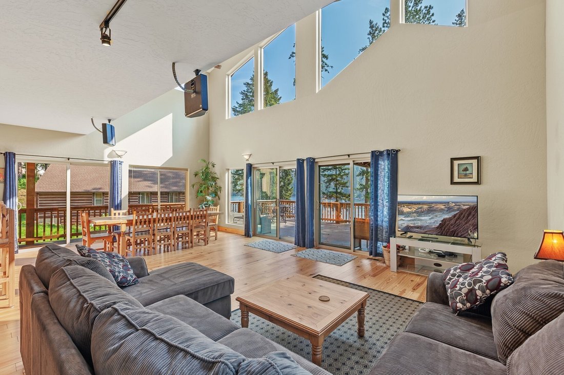 Cd A Lakefront Beauty In Harrison, Idaho, United States For Sale (12880263)