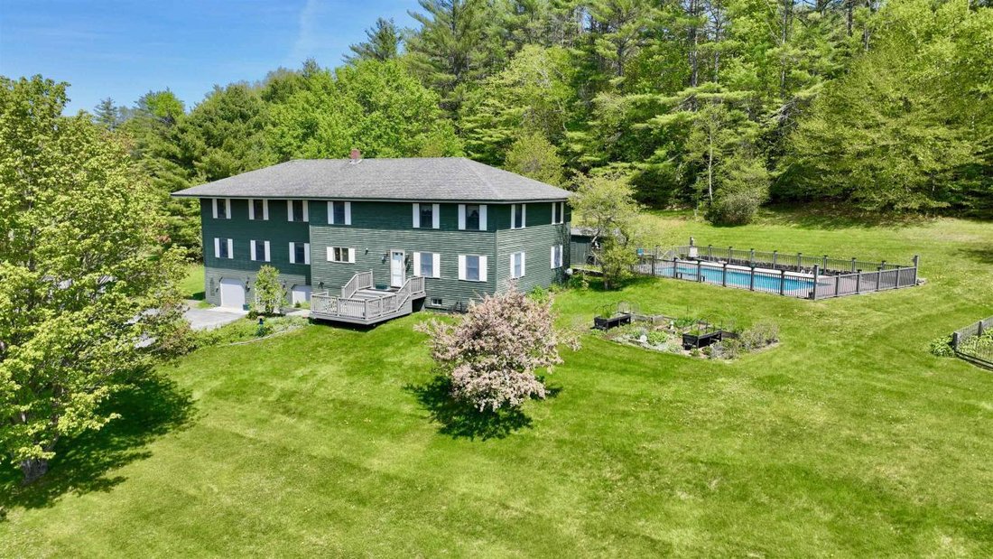 7 Bedrooms Single Family Detached In Cornish, New Hampshire, United