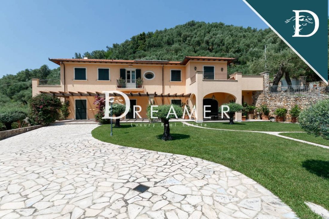 Villa For Sale In Pietrasanta In Pietrasanta, Tuscany, Italy For Sale
