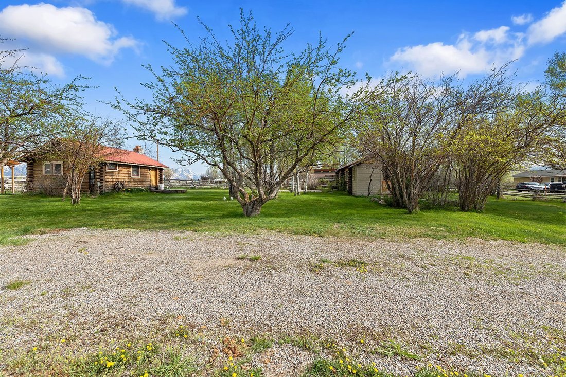 Two Cabins In Kelly With Teton Views In Jackson, Wyoming, United States