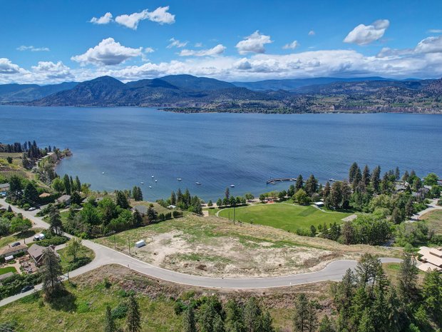 Luxury lakefront homes for sale in Naramata, British Columbia, Canada ...