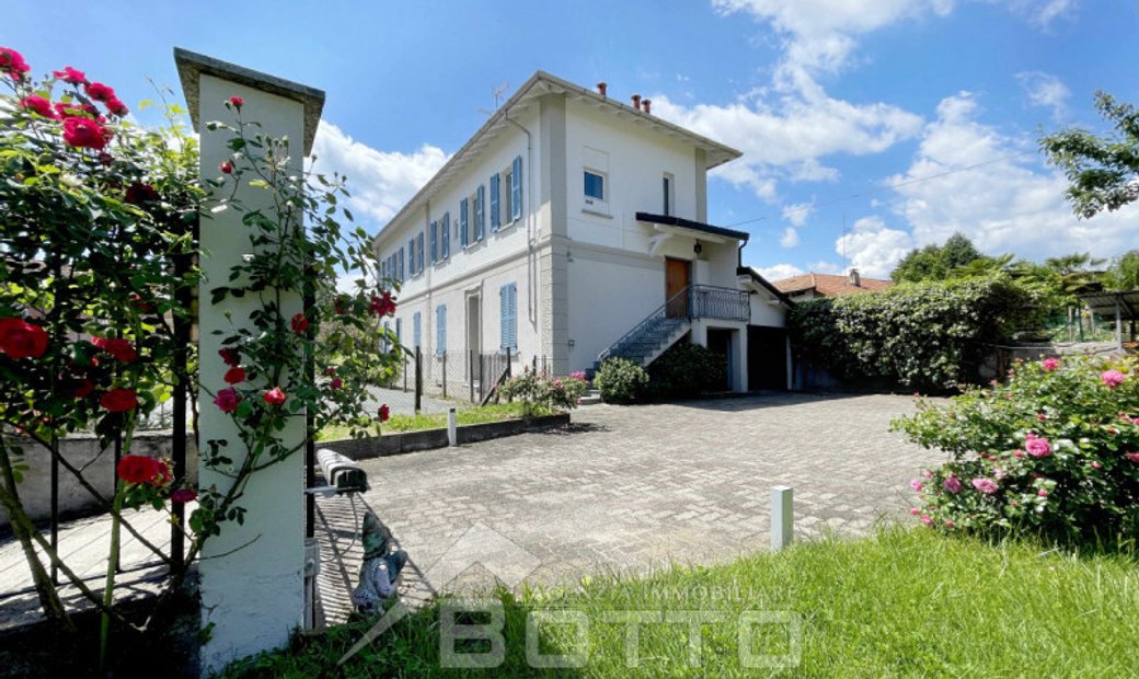 Detached House For Sale In Arona, With Flats And In Arona, Piedmont, Italy For Sale (12886991)