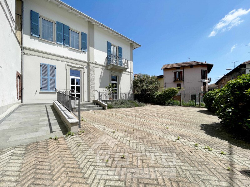 Detached House For Sale In Arona, With Flats And In Arona, Piedmont