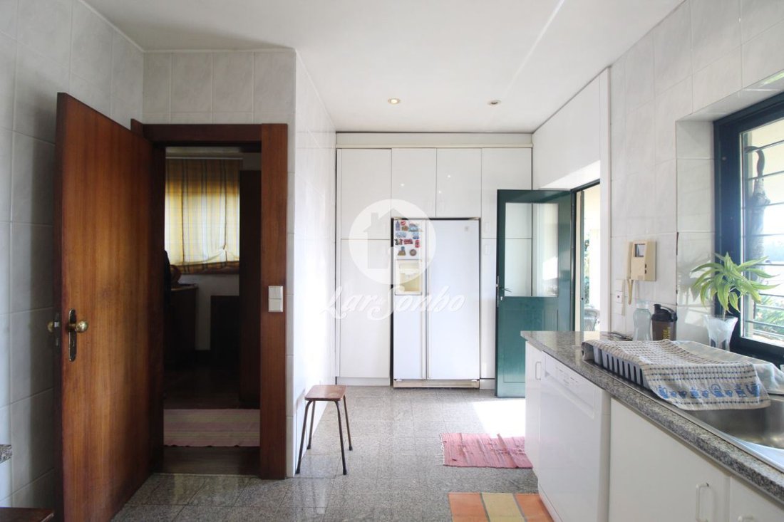 Townhouse in Fanzeres e Sao Pedro da Cova, Porto District, Portugal 3 - 12890512