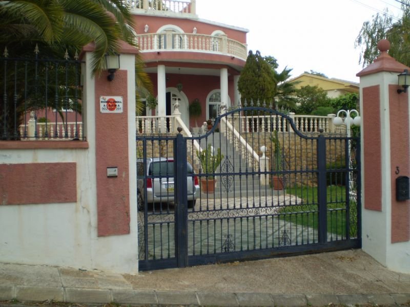Chalet in l'Alfas del Pi, Valencian Community, Spain 1 - 12889971