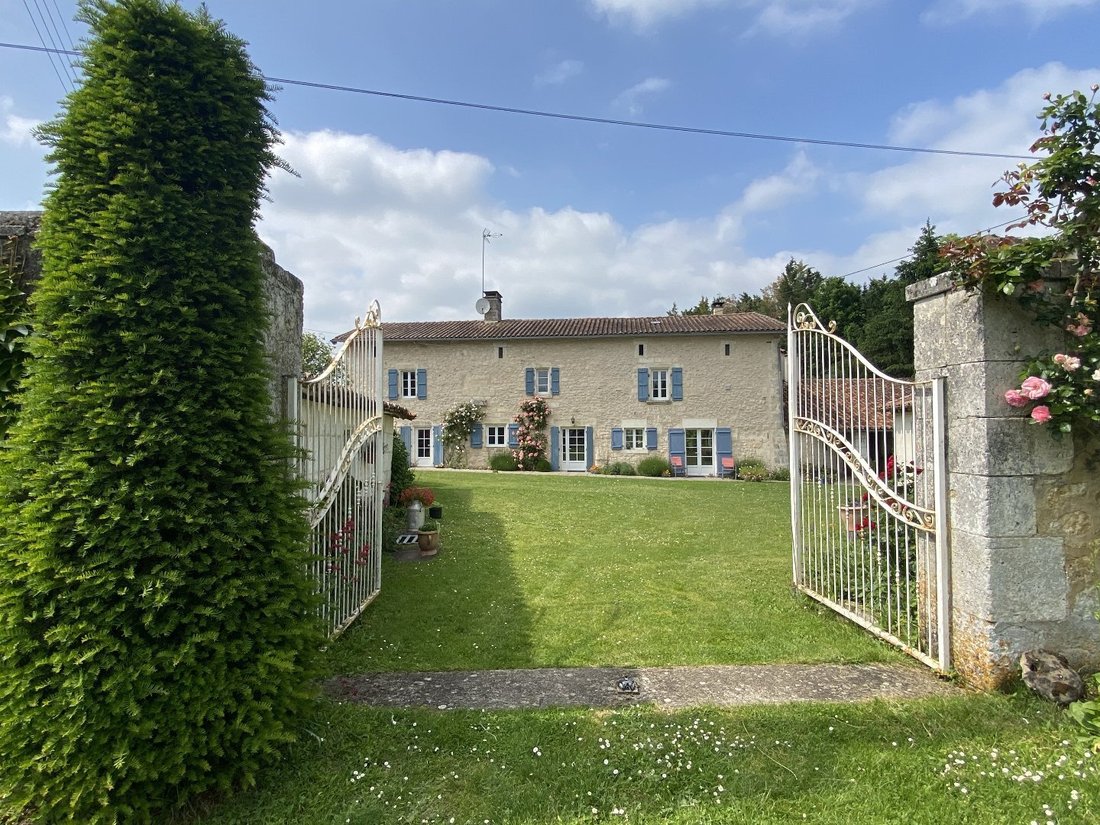 Estate in Mareuil, Mareuil en Perigord, France 1 - 12890215