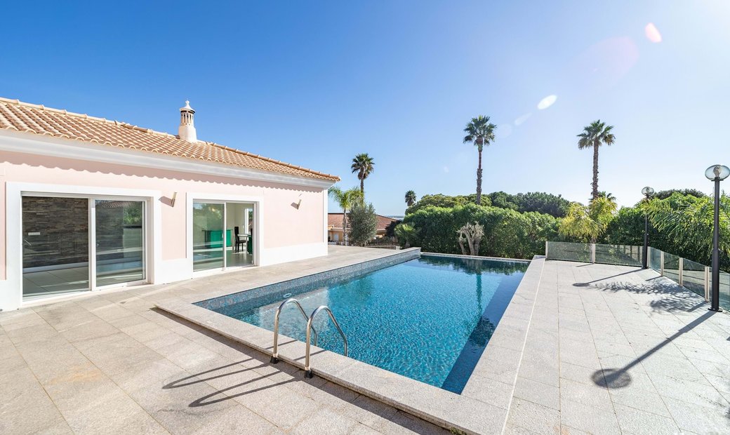 Villa With Swimming Pool For Sale In Vale Da In Odiáxere, Algarve
