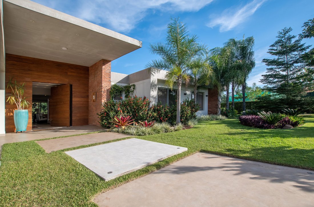 House in Mariano Roque Alonso, Central Department, Paraguay 1 - 12891959