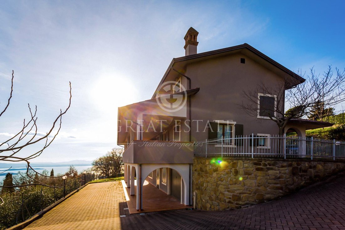 Finca en Passignano sul Trasimeno, Umbría, Italia 1 - 12830486