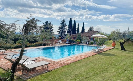 Estate in Castiglion Fiorentino, Tuscany, Italy 1