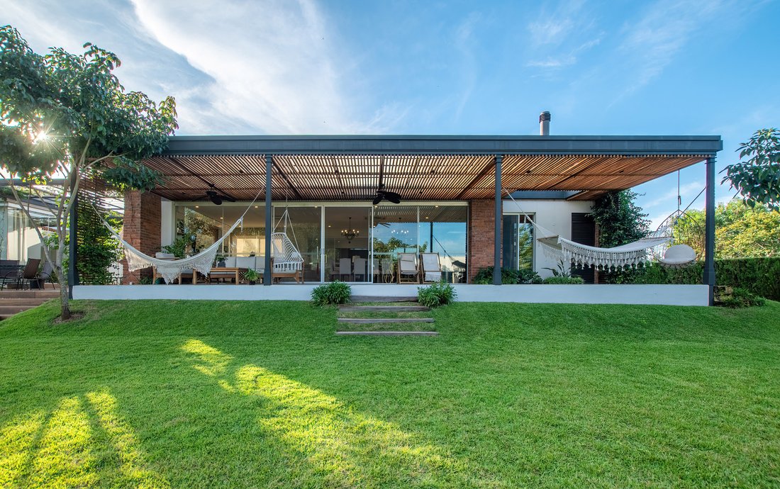 House in Mariano Roque Alonso, Central Department, Paraguay 2 - 12891959
