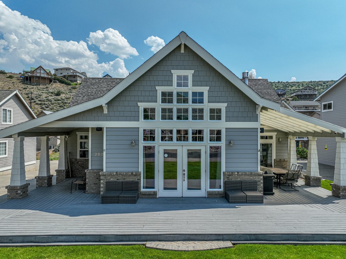 Custom Cape Cod In Sun Cove In Orondo, Washington, United States For